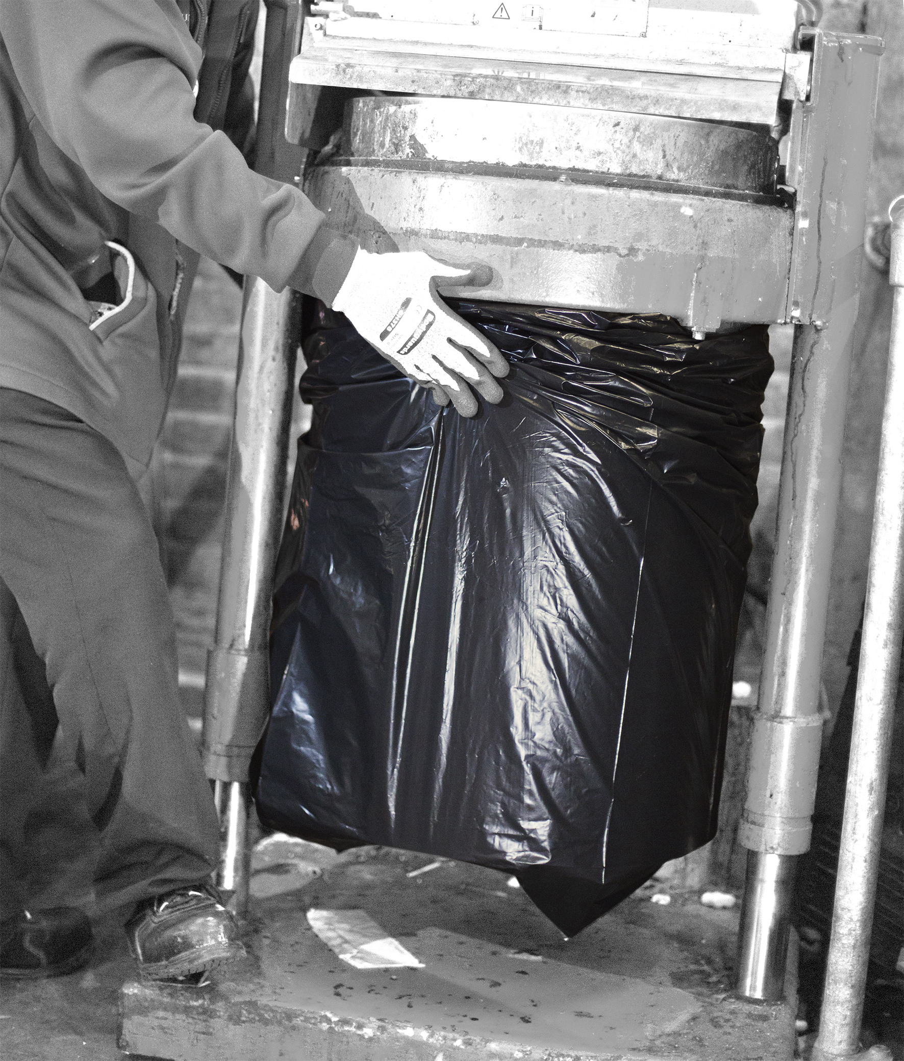 Black Heavy Duty Compactor Sacks 20x34x47
